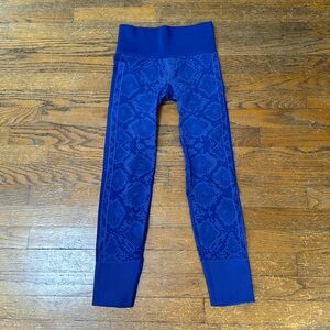 Womens Lululemon Ebb to Street leggings. Size 4